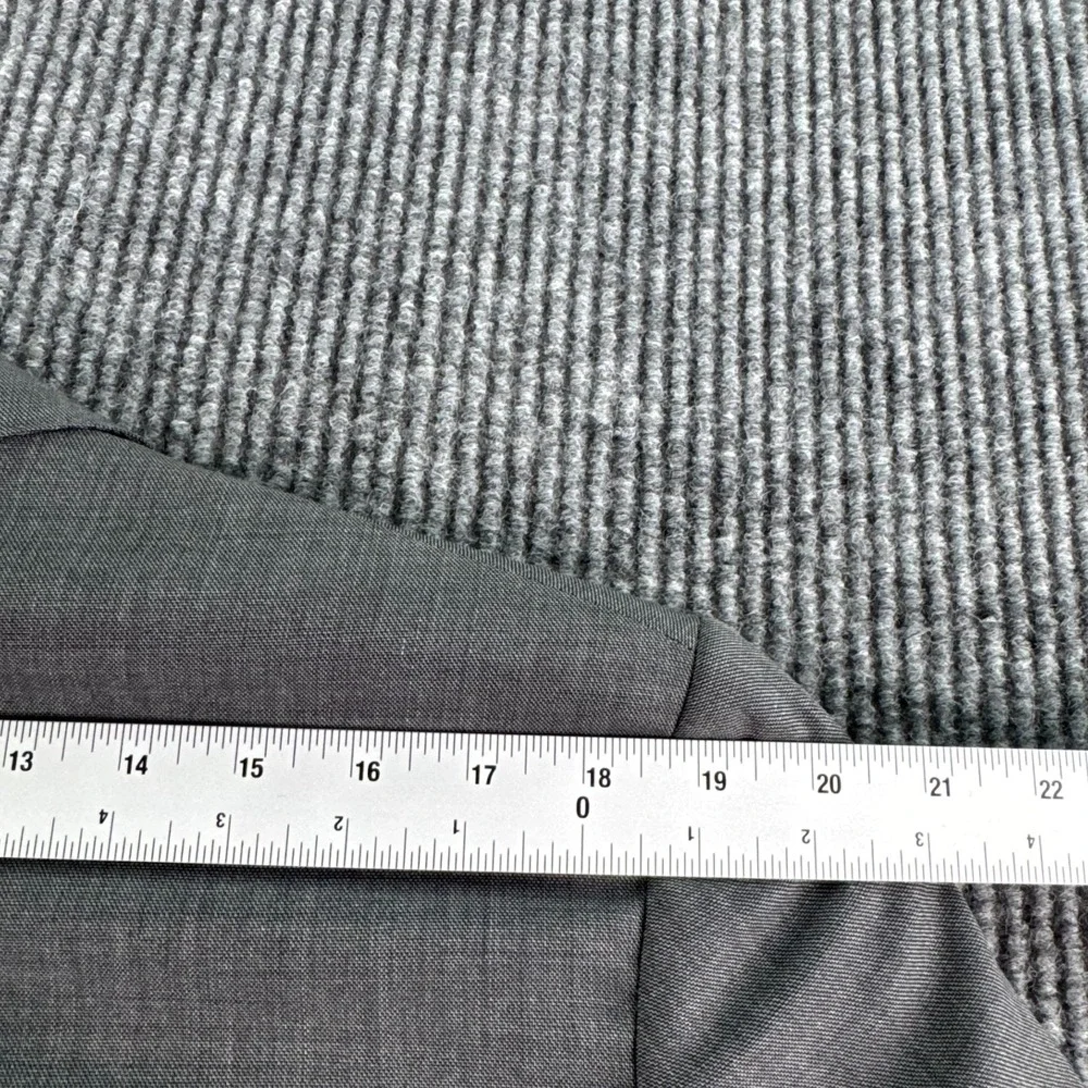 Gucci Suit Jacket 44L Gray Wool Blend Italy GG Lined Luxury Designer Blazer